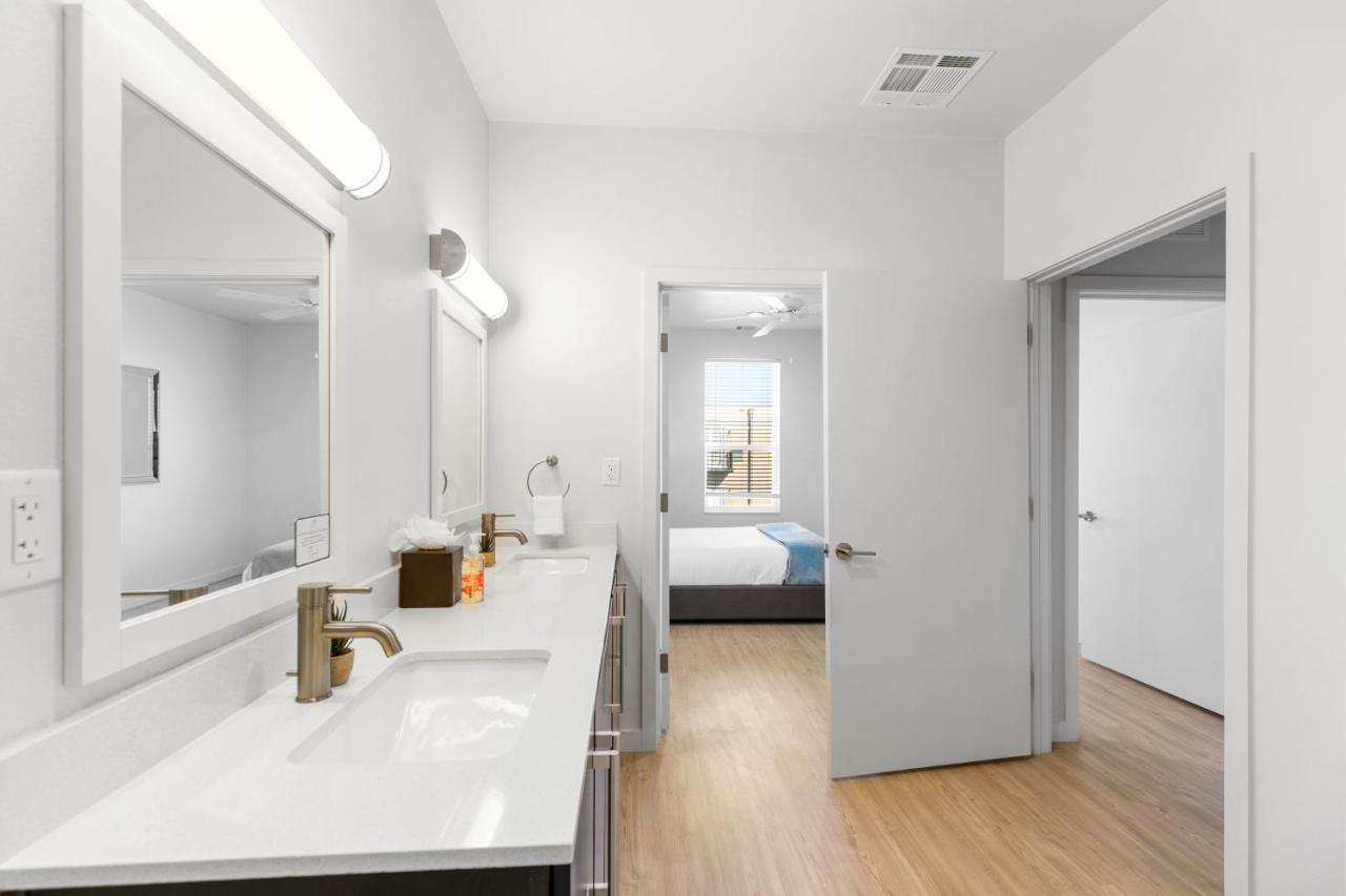 Flatz432 Apartments By Barsala Midland Ngoại thất bức ảnh
